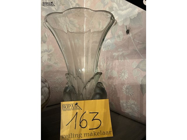 Lot 163 - vaas met vogels - afbeelding 1 van  3