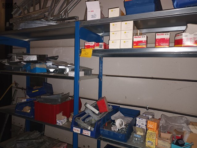 Lot 164 - blauw magazijnrek met inhoud - afbeelding 1 van  7