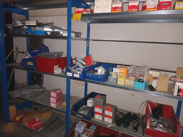 Lot 164 - blauw magazijnrek met inhoud - afbeelding 2 van  7