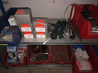 Lot 164 - blauw magazijnrek met inhoud - afbeelding 5 van  7