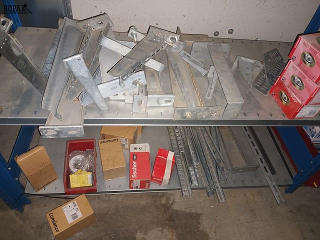 Lot 164 - blauw magazijnrek met inhoud - afbeelding 6 van  7