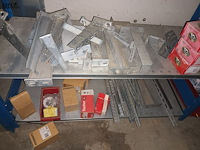 Lot 164 - blauw magazijnrek met inhoud - afbeelding 6 van  7