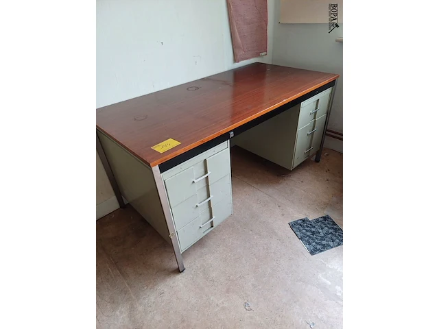 Lot 164 - bureau met lades - afbeelding 1 van  4