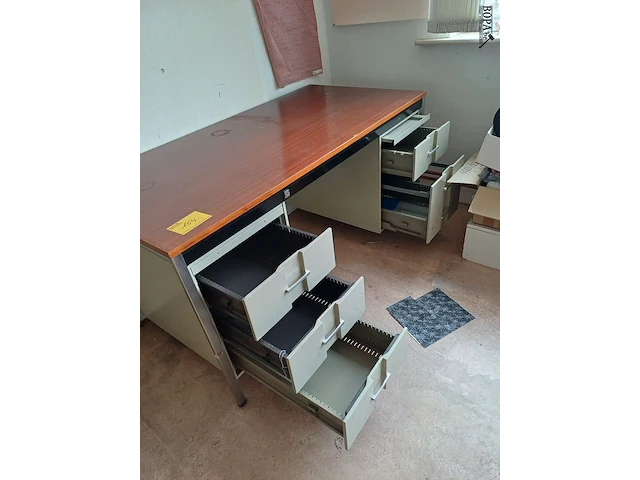Lot 164 - bureau met lades - afbeelding 3 van  4