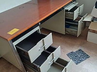 Lot 164 - bureau met lades - afbeelding 3 van  4