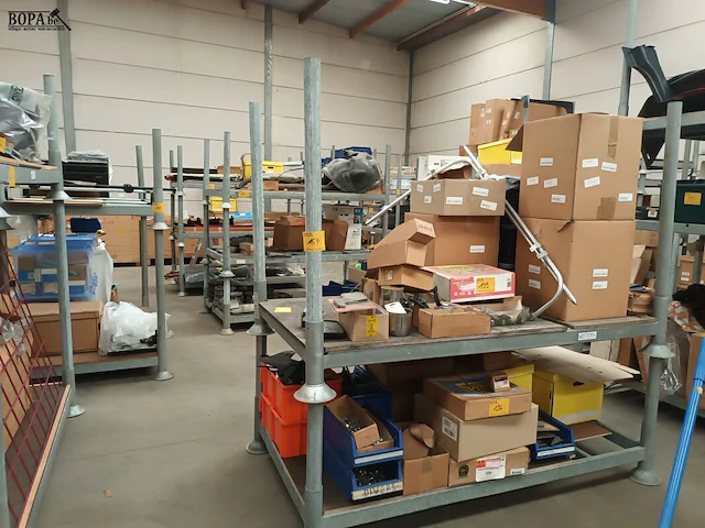 Lot 164 - gegalvaniseerd stapelrek. 10 stuks - afbeelding 1 van  3