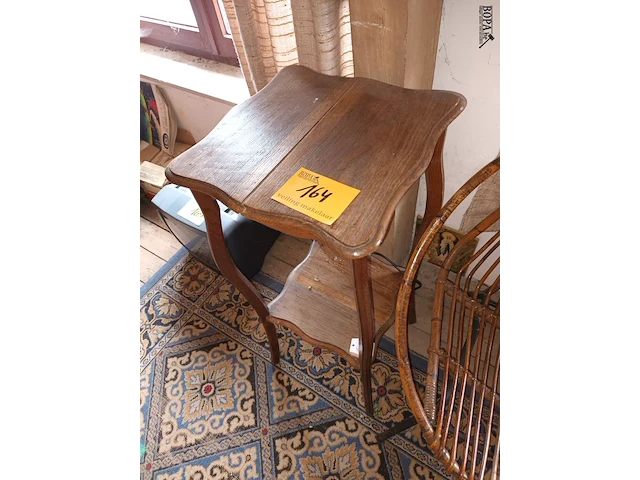 Lot 164 - houten plantentafel - afbeelding 1 van  3