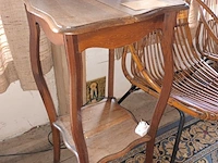 Lot 164 - houten plantentafel - afbeelding 2 van  3