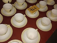 Lot 164 - koffieservies met zwarte kat. 34 stuks - afbeelding 1 van  5