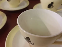 Lot 164 - koffieservies met zwarte kat. 34 stuks - afbeelding 3 van  5
