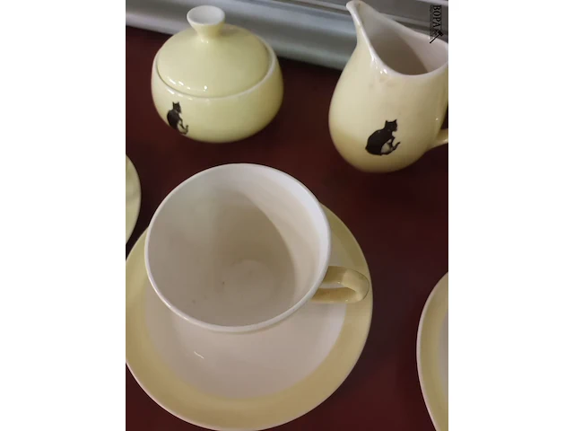 Lot 164 - koffieservies met zwarte kat. 34 stuks - afbeelding 4 van  5