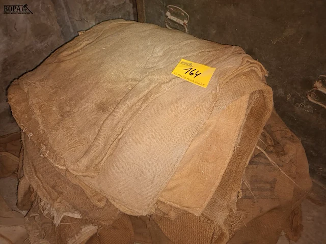 Lot 164 - lot jute zakken - afbeelding 1 van  3