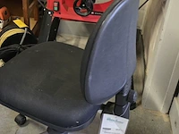 Lot 164 - nieuwe bureaustoel zwarte stof - afbeelding 2 van  3