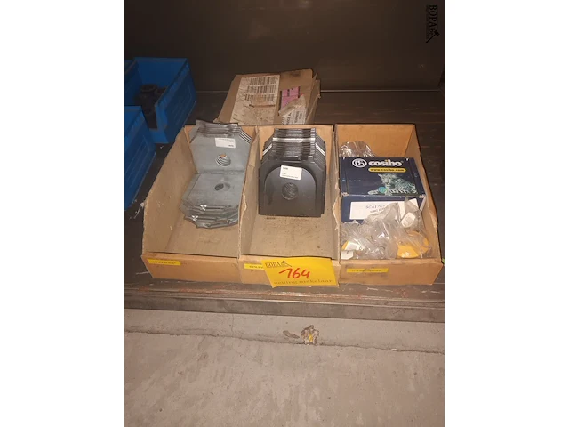 Lot 164 - onderdelen voor luchtvering. 4 dozen - afbeelding 1 van  3