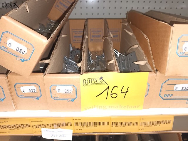 Lot 164 - scharnieren en schuivers - afbeelding 1 van  5