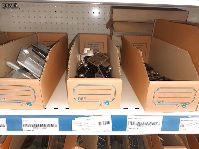 Lot 164 - scharnieren en schuivers - afbeelding 4 van  5