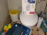 Lot 164 - toilet gerei - afbeelding 1 van  5