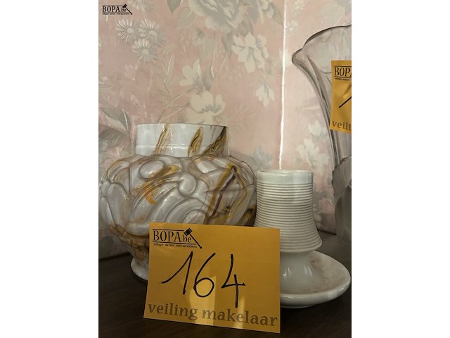 Lot 164 - vazen, 2 stuks - afbeelding 1 van  2