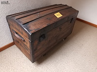 Lot 165 - antieke houten koffer - afbeelding 2 van  5