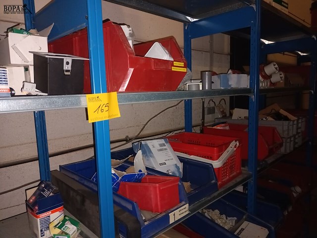 Lot 165 - blauw magazijnrek met inhoud - afbeelding 1 van  10