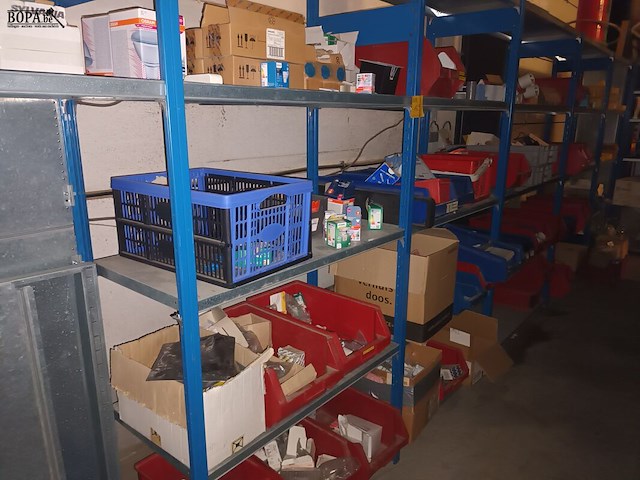 Lot 165 - blauw magazijnrek met inhoud - afbeelding 3 van  10