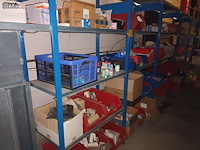 Lot 165 - blauw magazijnrek met inhoud - afbeelding 3 van  10