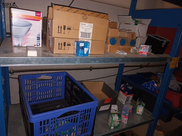 Lot 165 - blauw magazijnrek met inhoud - afbeelding 5 van  10