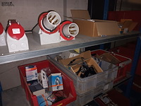 Lot 165 - blauw magazijnrek met inhoud - afbeelding 8 van  10