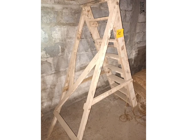 Lot 165 - houten trapladder - afbeelding 3 van  3