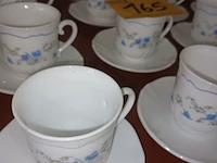 Lot 165 - koffieservies arcopal romantique. 39 stuks - afbeelding 2 van  5