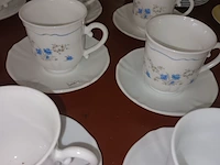 Lot 165 - koffieservies arcopal romantique. 39 stuks - afbeelding 3 van  5
