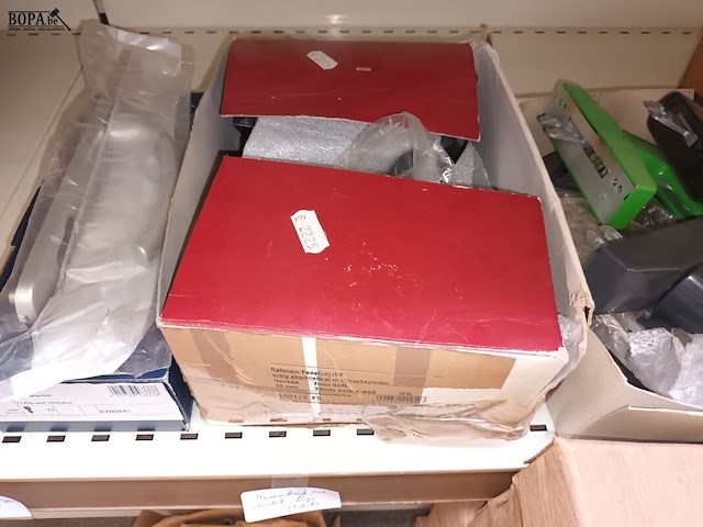 Lot 165 - scharnieren, paumelen en raamkrukken - afbeelding 2 van  4