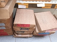 Lot 165 - scharnieren, paumelen en raamkrukken - afbeelding 4 van  4