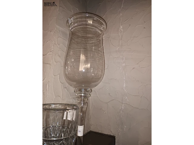 Lot 165 - vazen. 2 stuks - afbeelding 2 van  3