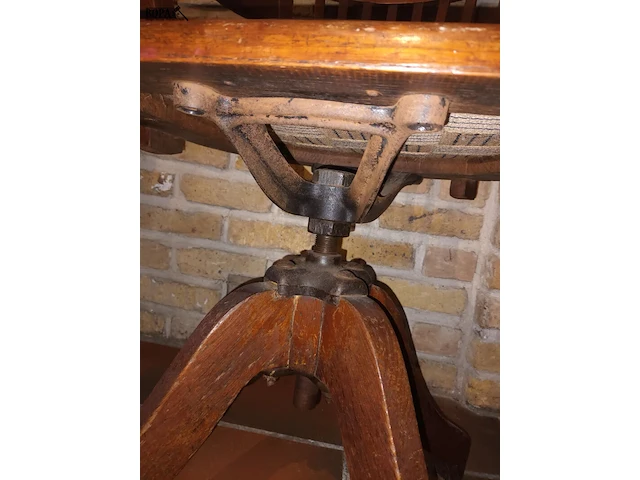 Lot 166 - antieke bureaustoel - afbeelding 3 van  4