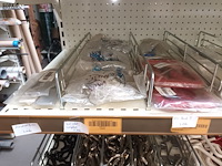 Lot 166 - deur- en kastbeslag. inhoud rek - afbeelding 2 van  13