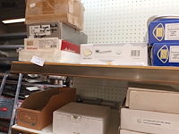 Lot 166 - deur- en kastbeslag. inhoud rek - afbeelding 5 van  13