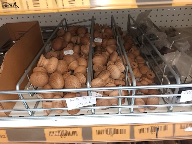 Lot 166 - deur- en kastbeslag. inhoud rek - afbeelding 9 van  13