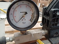 Lot 166 - enerpac lichtgewicht hydraulische handpomp (h) - afbeelding 6 van  7
