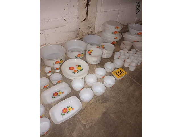 Lot 166 - retro servies arcopal rotterdam. 90 stuks - afbeelding 1 van  6