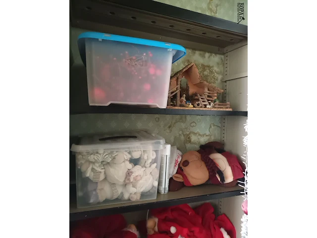 Lot 167 - kerstdecoratie. inhoud berging - afbeelding 2 van  5