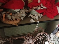 Lot 167 - kerstdecoratie. inhoud berging - afbeelding 3 van  5