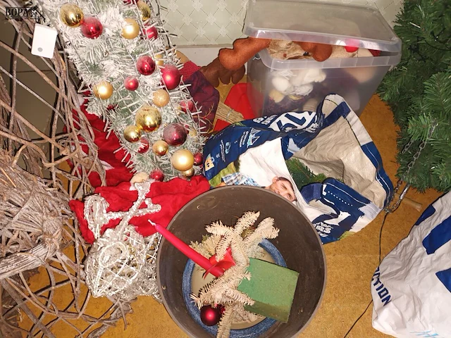 Lot 167 - kerstdecoratie. inhoud berging - afbeelding 4 van  5