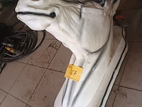 Lot 167 - paardenhoofd - afbeelding 1 van  3