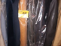 Lot 168 - kledij - afbeelding 1 van  3