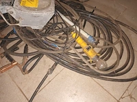 Lot 168 - lot kabels en verlichting - afbeelding 2 van  3