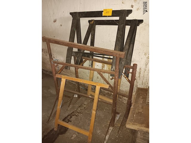 Lot 168 - lot schragen - afbeelding 1 van  2