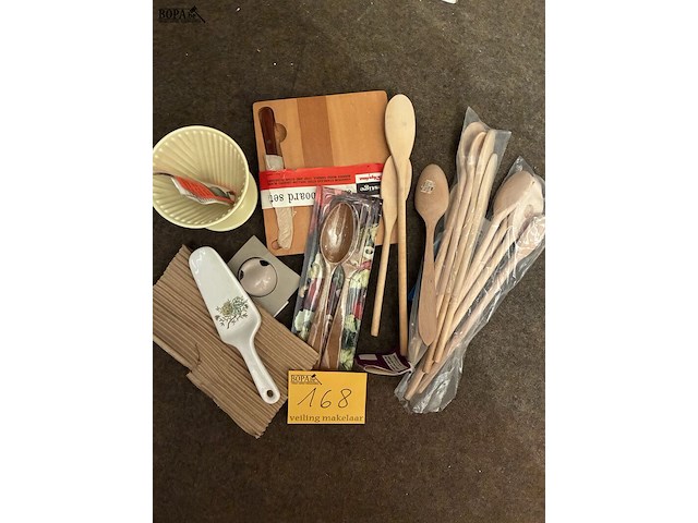 Lot 168 - melitta koffiefilter met set houten lepels - afbeelding 1 van  2