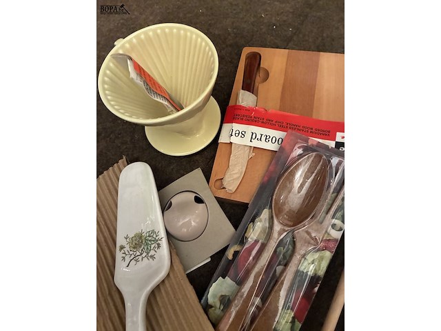 Lot 168 - melitta koffiefilter met set houten lepels - afbeelding 2 van  2