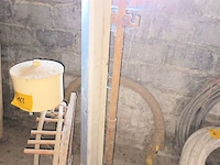 Lot 168 - metalen statief. 2 stuks - afbeelding 2 van  5